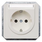 Купить 5UB1407 (5UB14O7) DELTA PROFIL ТИТАНОВО-БЕЛЫЙ РОЗЕТКА SCHUKO 10A DC/16А AC 250В С ЗАЩИТНЫМ КОНТАКТОМ, ЗАЩИТНЫМИ ШТОРКАМИ, С БЕЗРЕЗЬБОВЫМИ КОНТАКТНЫМИ ЗАЖИМАМИ С ПОЛЕМ ДЛЯ НАДПИСИ ЭЛ.-МЕХАНИЧ. ЧАСТЬ